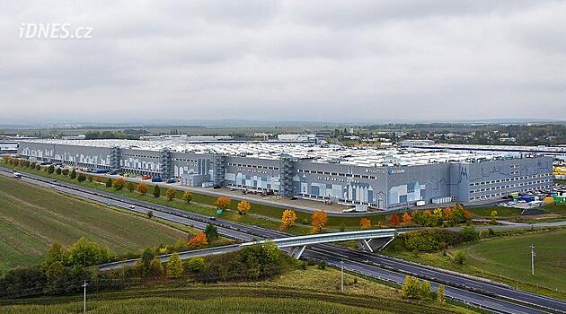 Cheb'deki sanayi salonundaki en büyük Çek duvar resmini tamamladılar