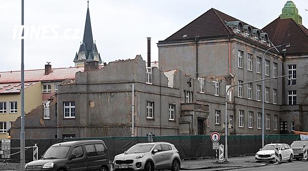 Karlovy Vary'deki seramik okulunun yıkımına başlandı