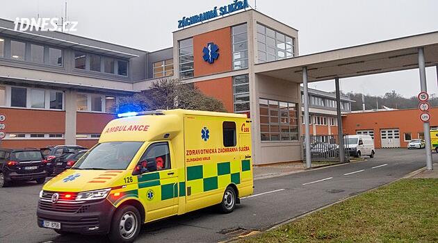 Tragická nehoda u Vsetína. Na vytížené silnici I/57 je omezený provoz