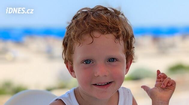 İnsanların Martínek'e 150 milyon dolar gönderdiği tedavi işe yaradı. Çocuk yaşamayı öğreniyor