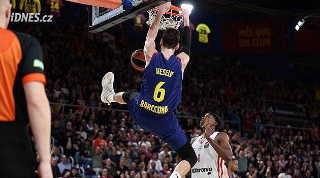 Barcelona kovuldu, Veselý ve Satoranský zafere yardım etti