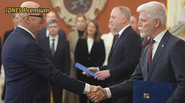 KOMENTÁŘ: Hodný prezident, zlý ministr. Jak festivalové Vary točí politický western
