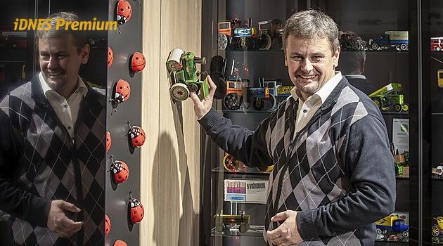 Kovový válec se nenechal zválcovat legem. Hračky ze Semil baví už pátou generaci