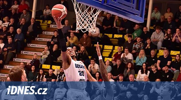 Děčín Olomouc kazanan serisini sona erdirdi, Edwards galasında parladı