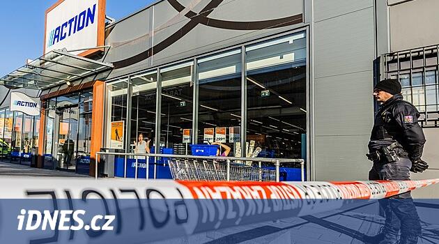 Hradec'te satışları bıçaklamakla suçlanan genç bir adam aklı başında saldırıdaydı