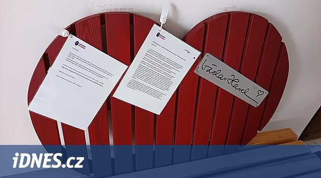 Konuşmalar ve oyunlardan alıntılar. Václav Havel'in Tezgahı žďár şarkı sözlerini canlandırıyor