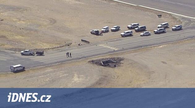 ABD'de başka bir hava felaketi. Havadaki çarpışmadan sonra bir makine indi, diğeri çöktü