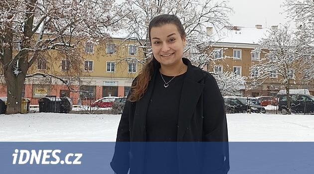 Sosyal hizmet için ekonomi alışverişinde bulundu. Beni doldurduğunda, yılın bakıcısı diyor