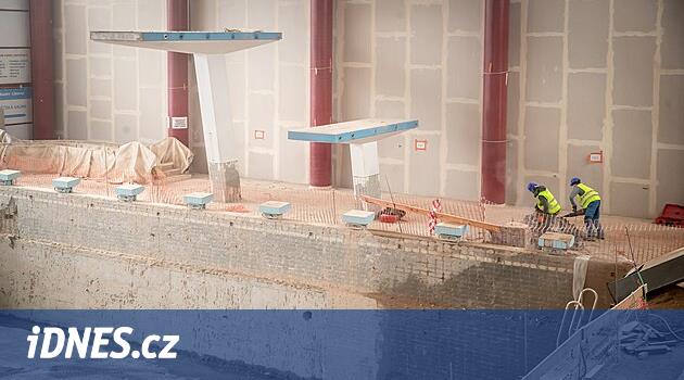 Liberec havuzundan binlerce ton enkaz ihraç edilen ikonik mozaik geri dönecek