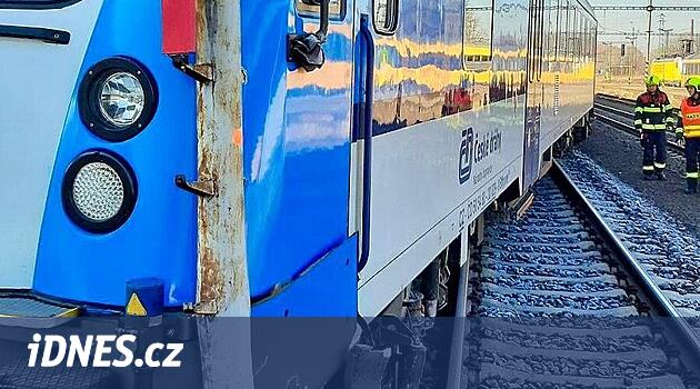 Tren Ostrava'da raydan çıktı. Tıbbi işçiler sürücüyü tedavi etti, pistteki trafik durdu