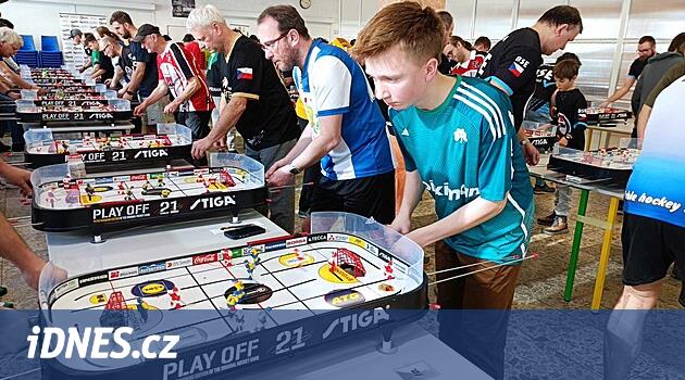 Neredeyse buz gibi, yerdeki en iyi masa hokeyi oyuncuları Budejovice'deki Budweis'te yarıştı