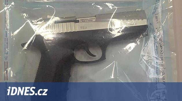 Česká lípa'daki trafik kazası ateşle sona erdi. Sürücüler kimin hata yaptığını tartıştı
