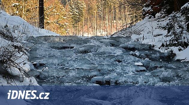 Buz nedeniyle kısa vadeli sel riski vardır. Su Yöneticileri Mountain Nehri'ni İzleyin