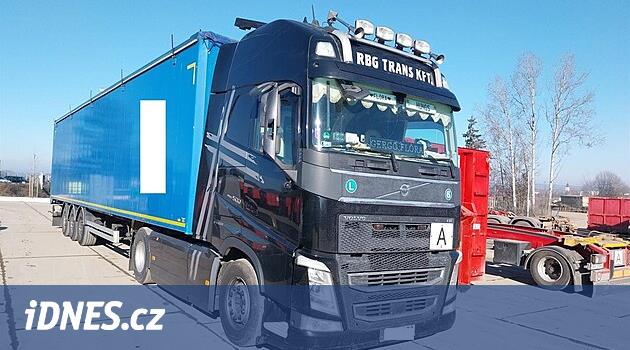 Güney Bohem Gümrük Memurları bir kamyonu gözaltına aldı, İtalya'dan 19 ton yasadışı atık taşıdı
