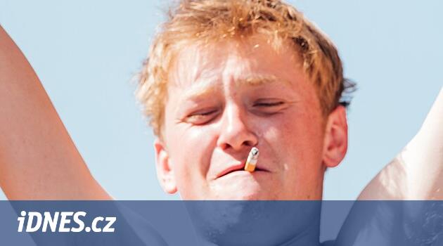 Gözden Geçirme: Solda sadece inekleri, sağda inekleri, ineklerden başka bir şey olmadığını biliyor. Sen inek!