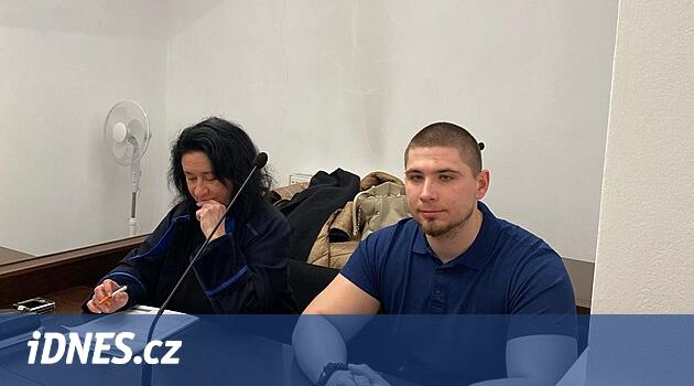 Pilsen'deki polis memuruna evsizleri tehdit etmek için bir koşul aldı