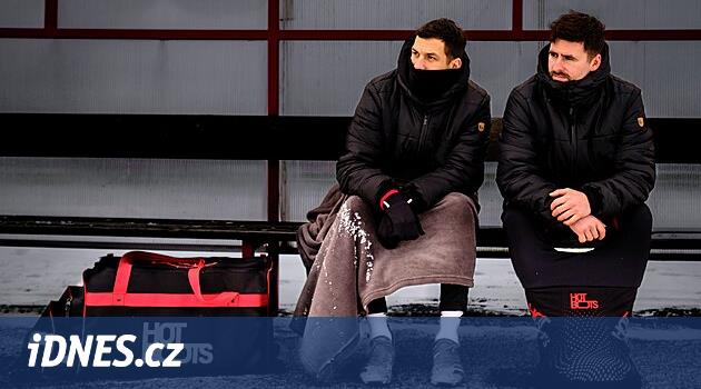 Liberec futbolcuları bacaklarını sıcak kollarda tutuyor, ilk kez Sparta'yı onlarla aştılar