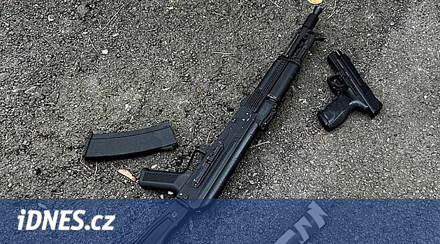 Evi Airsoft silahıyla vurdu, genç adamı suçladı. Onu arkadaşlarıma gösterdim, kendini savundum