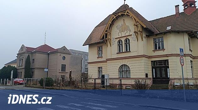 Chotěboř Paradoks. Anıt bölgesi çizgiler içerir, ancak değerli villalar eksik