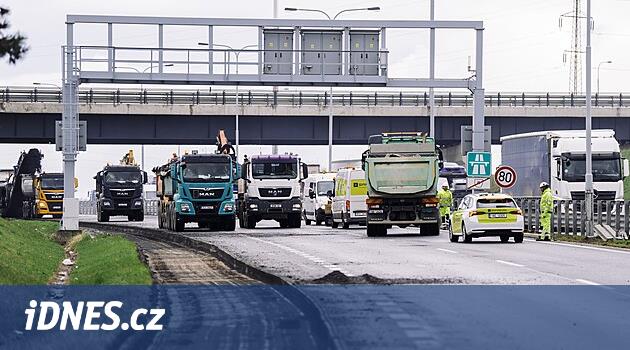 Yılın dörtte biri yeniden yapılanma. Prag Pisti uçak için bir pist olarak onarılacak