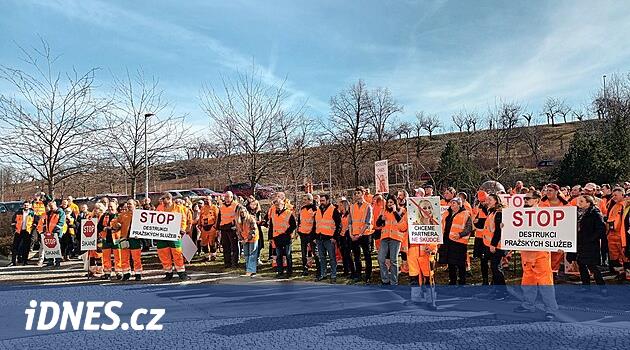 Zorbalık durdurun, Prag servis çalışanlarını zikretmek. Grev uyarısı ilan ettiler