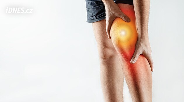 Bolí je klouby, ale místo týdnů čekají na léčbu měsíce. Je málo revmatologů