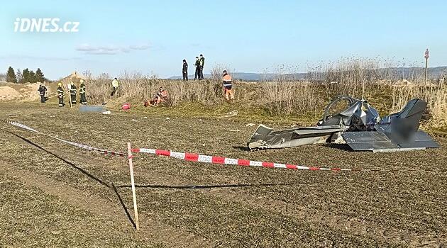Příčina loňského pádu letadla u Chebu. Otevřela se kabina, pilot reagoval chybně