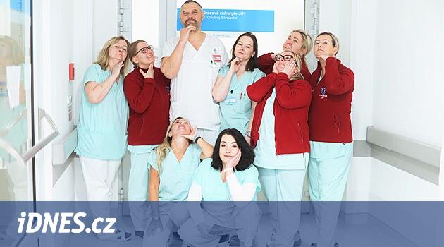 Kafan hala düştüğünde. Ostrava Hastanesi Distonya'ya bir kampanya başlattı