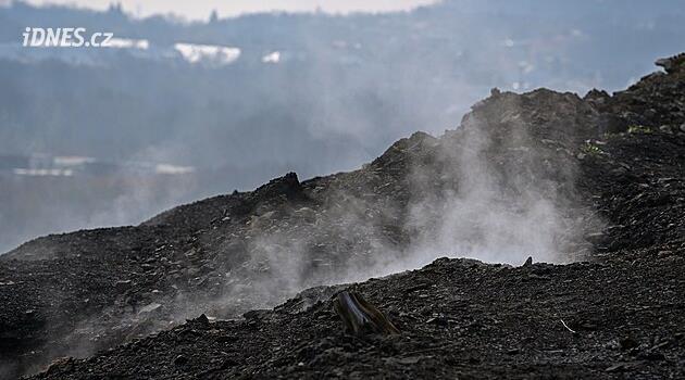 Eleştirmen, yanan yığının verimsiz yönetimin bir örneği olduğunu söylüyor