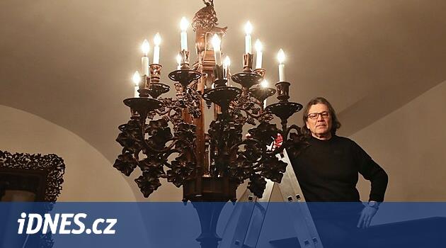 Hradec Nad Moravicí'deki Chateau, değerli bir ahşap avize sergileyecek, iki yıl boyunca yenileyecek