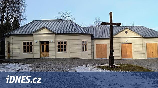 Vimperk'te cenaze törenlerini kiliseden mezarlıktaki yeni salona geri döndürecek