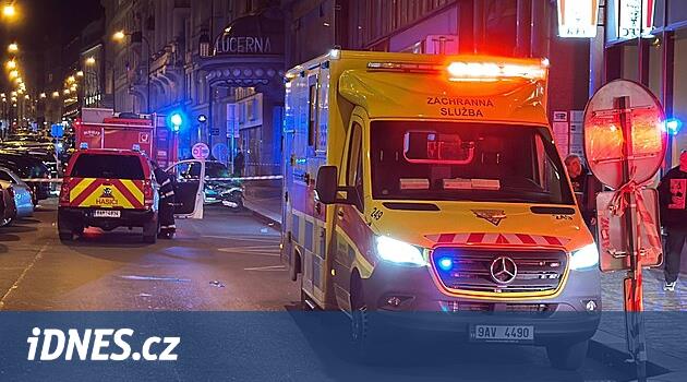 Prag'daki bomba tehditleri. Polis binlerce insanı tahliye etti, trafiği yönlendirdi