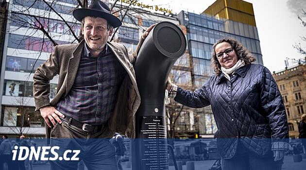 Palach'ın mirası ve Gottwald's Thunder. Poesiomat'tan Wenceslas Sisads Tarihi