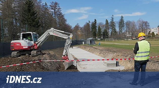 Žďár mahkemelerinin ve oyun alanlarının sulanması, dev yeraltı su tanklarını yeni çözecek