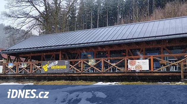 Yerdeki delikler Plešivcec faresi altında kayak çubuğuna tırmandı. Müfettişler onu kapattı