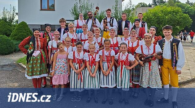 Chodský folklor Cheb bölgesinde. Marjánek topluluğu otuz yılı kutluyor