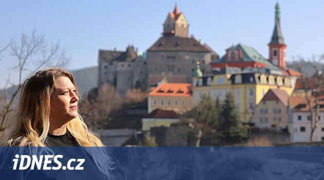 Plan, porselen ve işlemeli eşarplar. Yeni merkez eski el sanatlarını tanıtacak