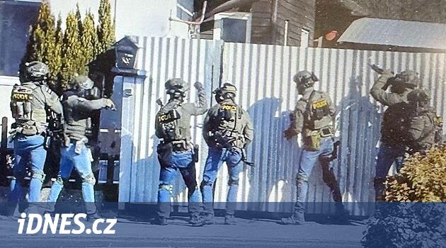 Evde kimse var mı? Hırsızlar etkinlikten önce çaldı. 12 ev seçti, sonra bir müdahale geldi