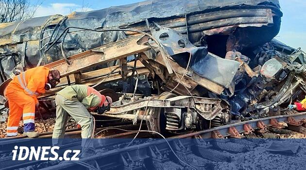 Bariyerleri çekiçlemek için yere, göl ve kaza bölgesi arasındaki suyun karıştırılmasını önleyin