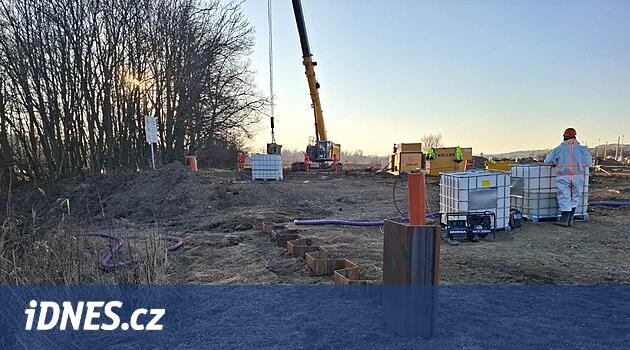 Gölün etrafında bir yüzük oluşturur. Engeller onu benzenle istila edilen bir yerden korur