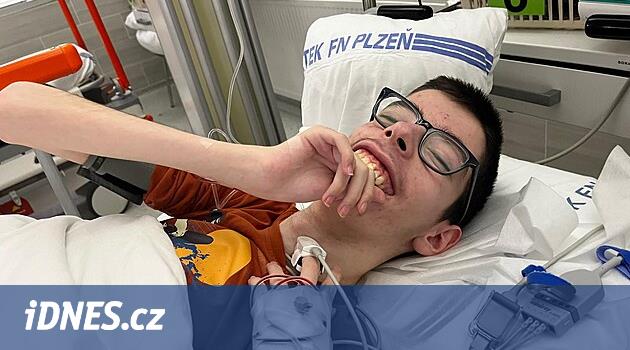 Satranç dehası Climeš'in durumu kötüleşir, bilinmeyen bir hastalıktan muzdariptir