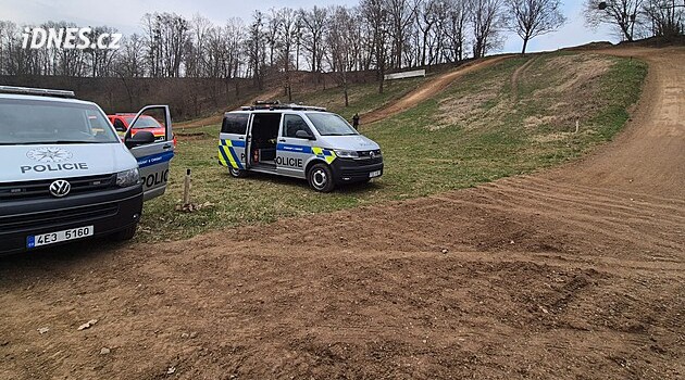 Motokrosař se při závodech v Budišově nad Budišovkou na Opavsku smrtelně zranil