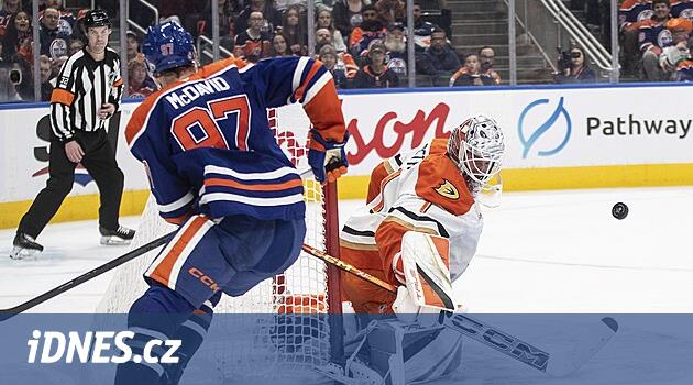Pastrňák ve Zacha gol attı, Boston düştü. Dostál Edmonton'da galibiyeti yakaladı