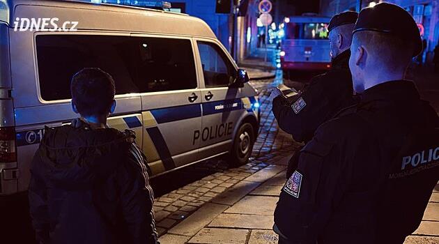 Bezdomovec pobodal spícího muže, policisté jej obvinili z pokusu o vraždu