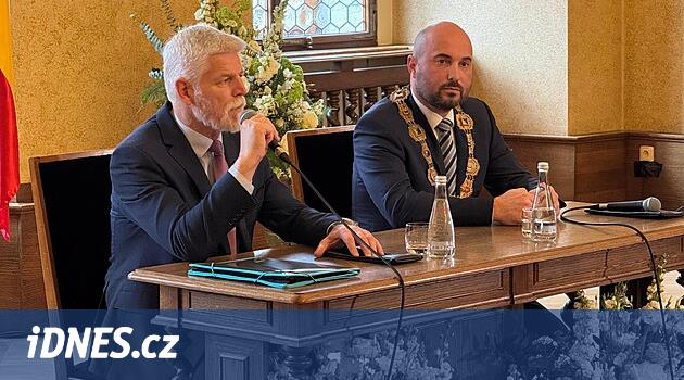 Pavel, Pilsen'deki biyoptik laboratuvara baktı, vali sağlık hizmetlerinin konusunu açacak