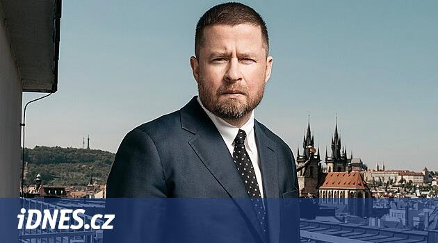 Guvernér ČNB Michl vzal přítelkyni do USA první třídou. Letenky vyšly na statisíce