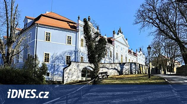 Parkı kilitleyin, galeriden resimler ister. Emanet edecek kimse yok, belediye tepki veriyor