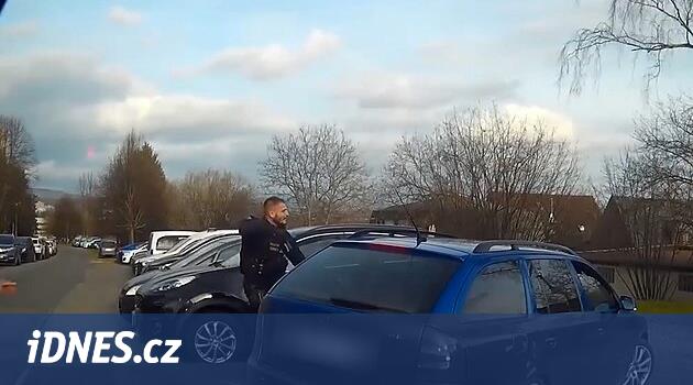 Üçüncü kez Liberec'te araba kullanma yasağı olan bir adam aynı polisi yakaladı