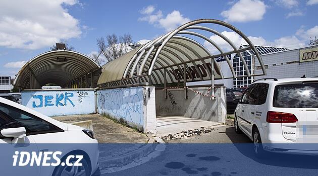 Brno, Luzanky'nin arkasında kullanılmayan garajları satın almak istiyor