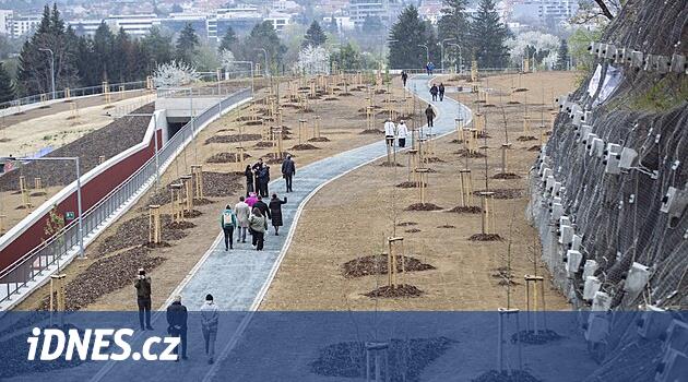 Meşgul yoldan uzak değil, barış var. Brno'da yeni bir park ve patikalar açtılar